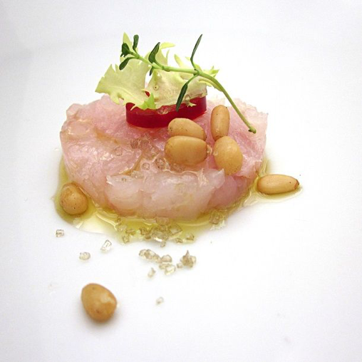 TARTARE DI SCORFANO PINOLI E SALE AFFUMICATO | Ricette Marblu