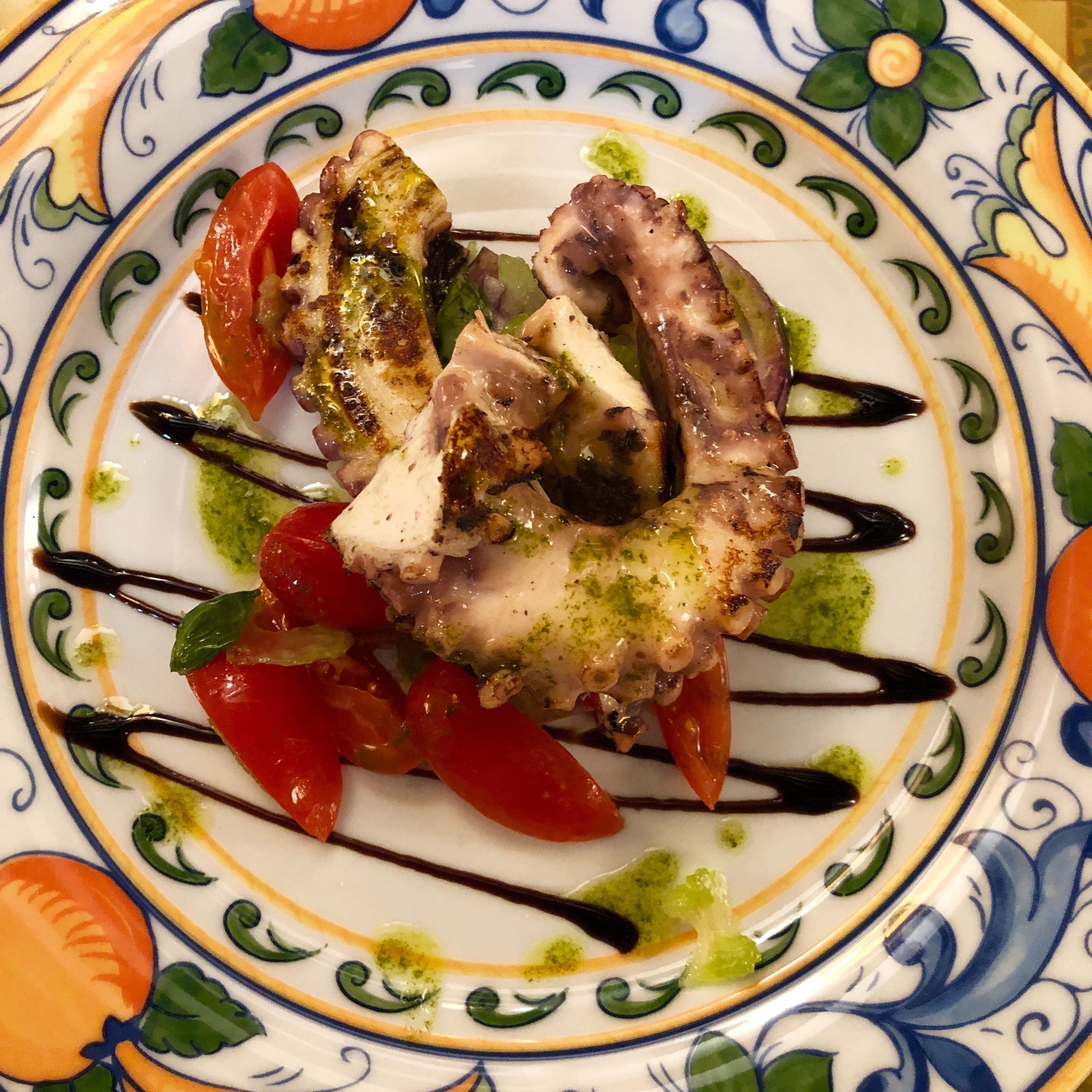 Insalata di polpo, pesto e pomodorini