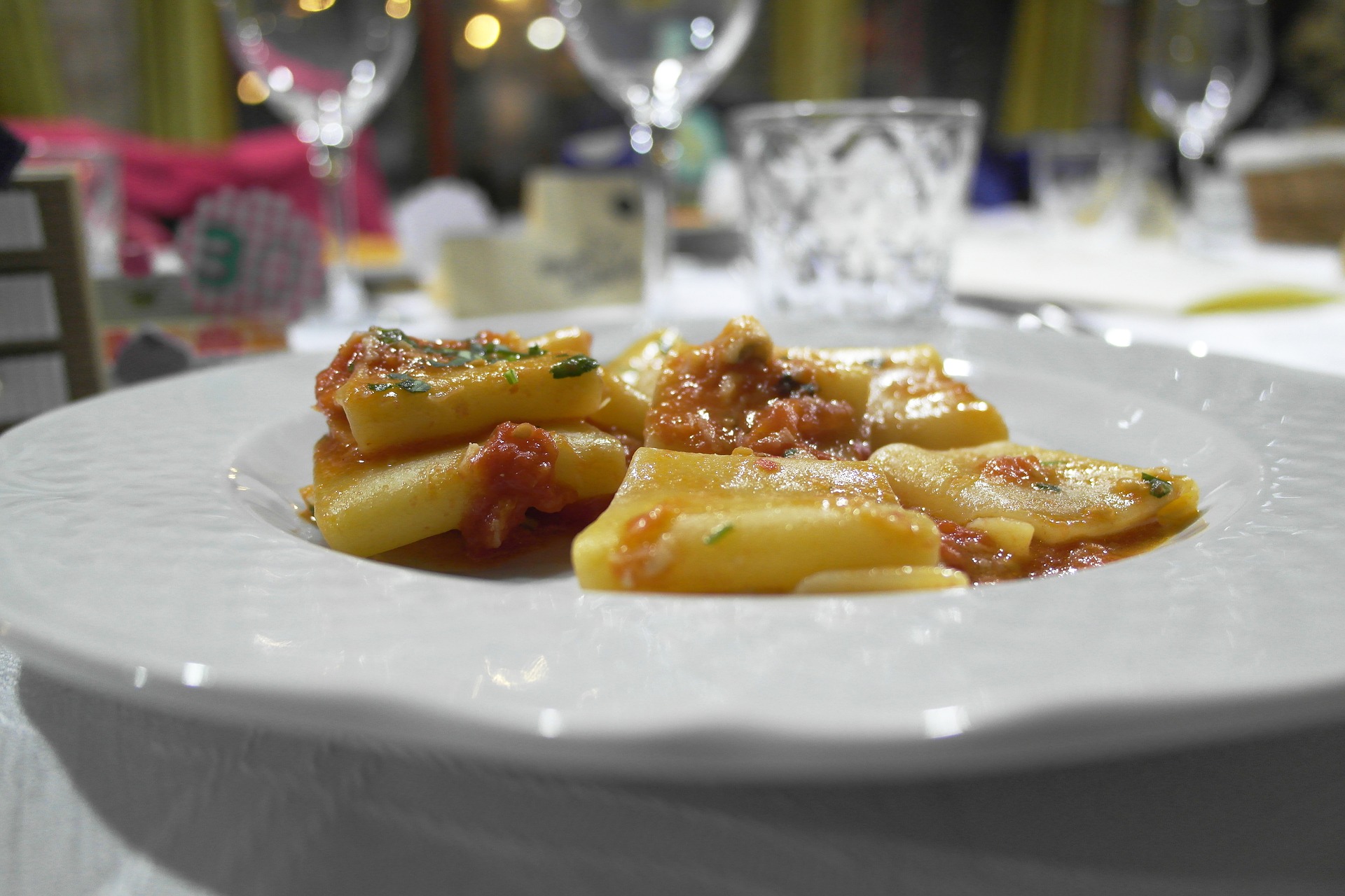 Paccheri con tonno e pesto di pistacchio